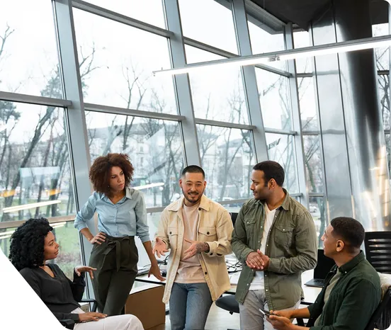 Equipe Latitud em planejamento de intervenção industrial